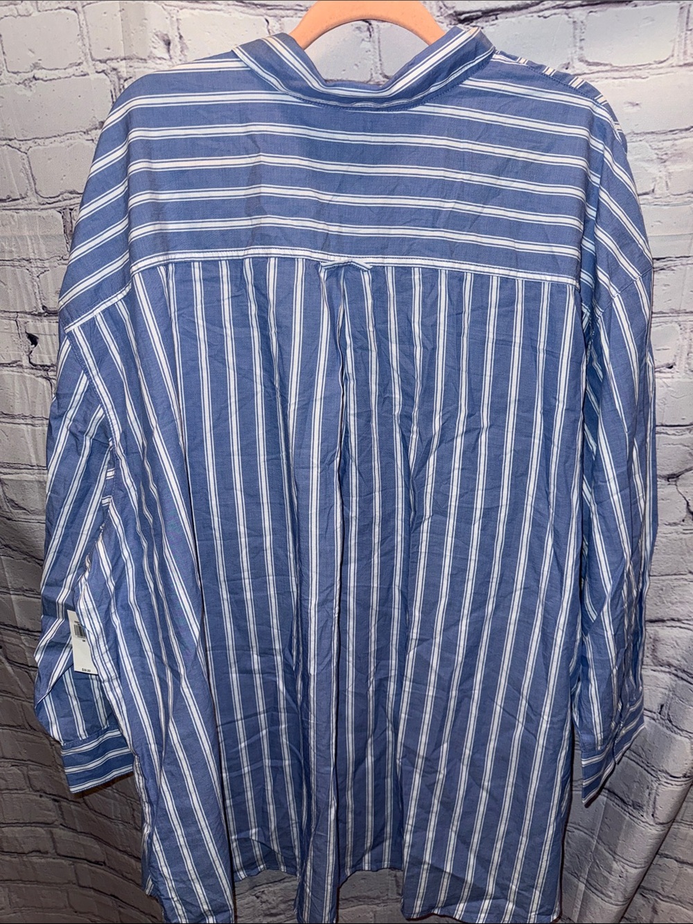 Old Navy Blue and White Striped Women's Button-Up Blouse - Picture 6 of 7